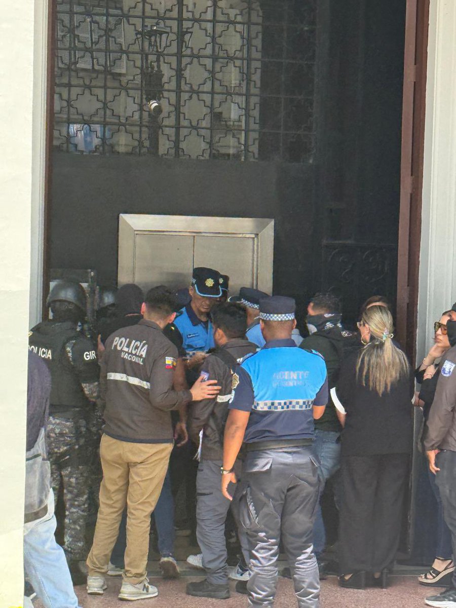 Ecuador RT tweet media