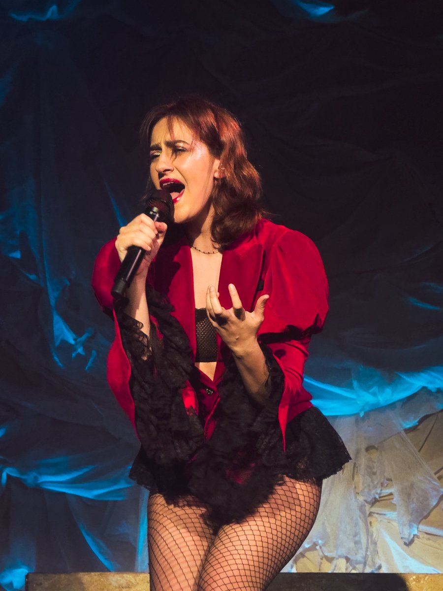 aurora daily (@roranishdaily) on Twitter photo 