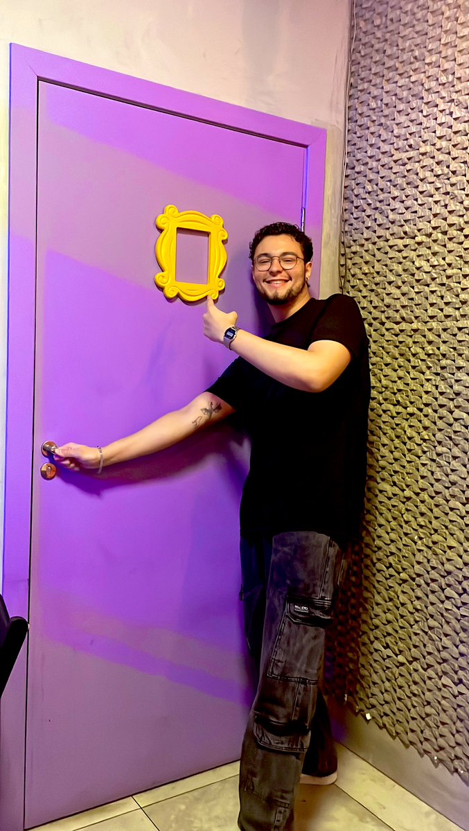 🎭 Giovani tweet media