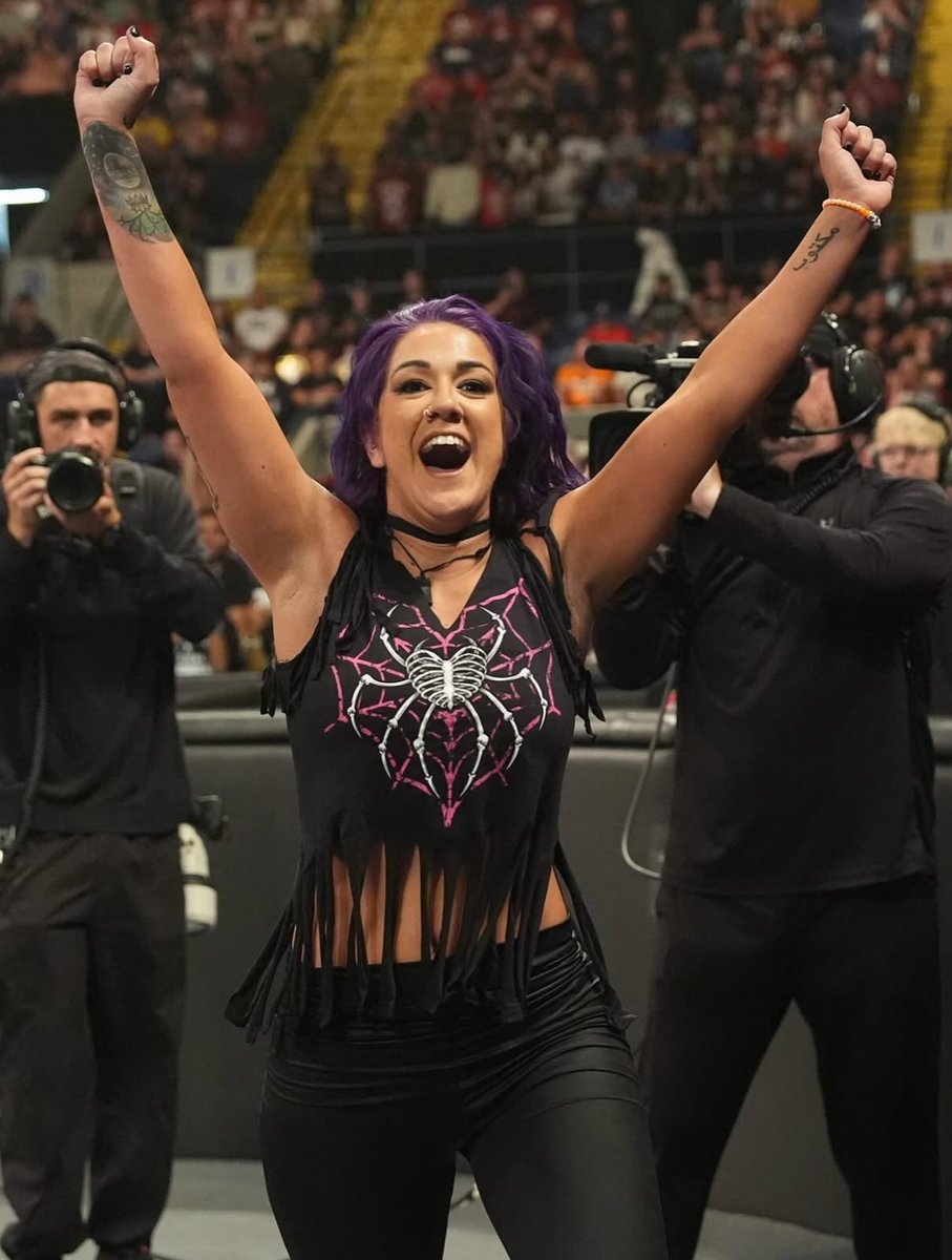 Em loves Bayley⚠️ tweet media