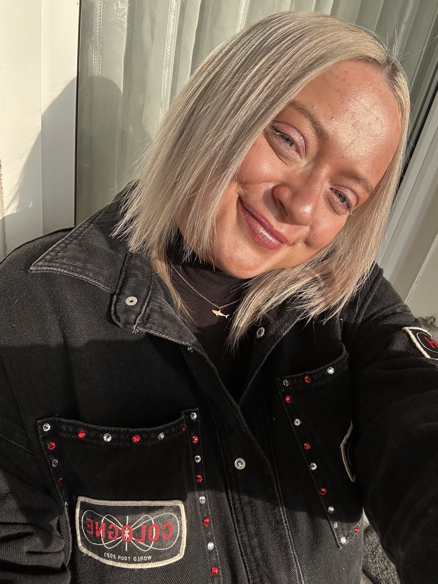 toni 🦈 tweet media