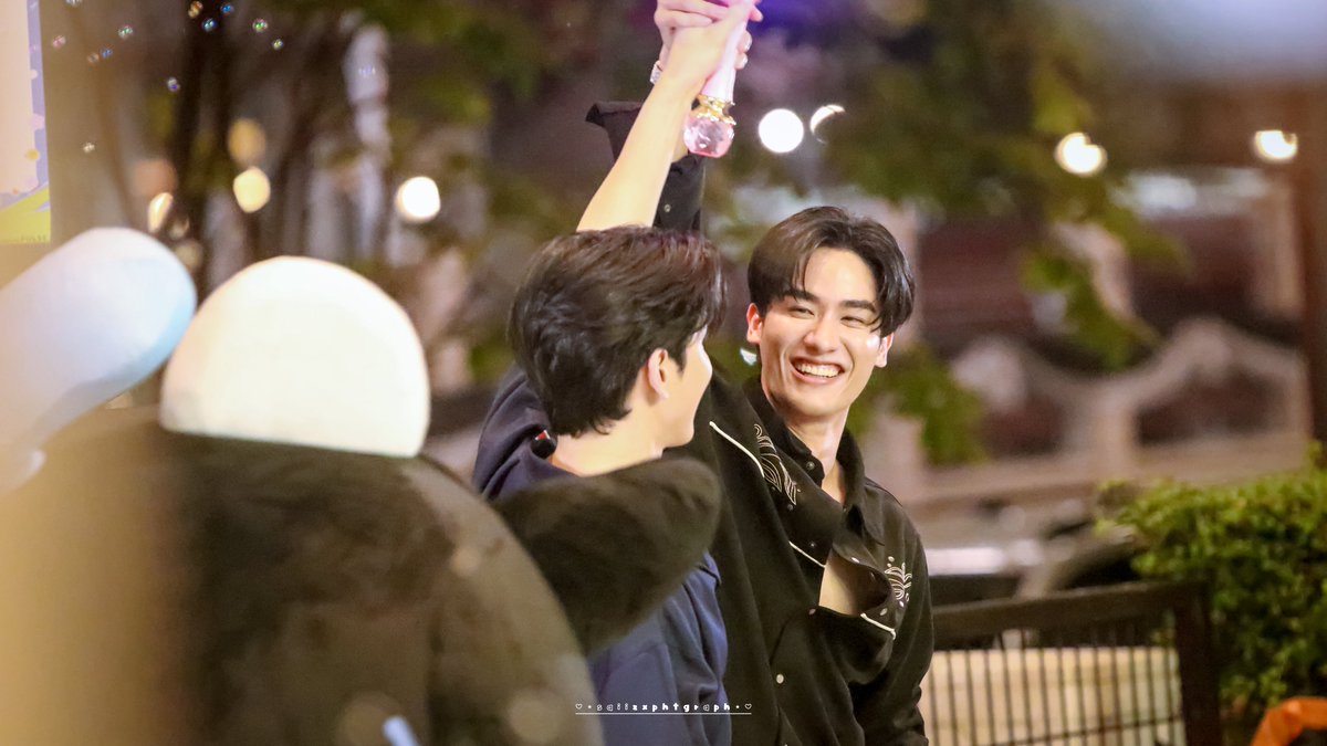 *s i n e e z* tweet media