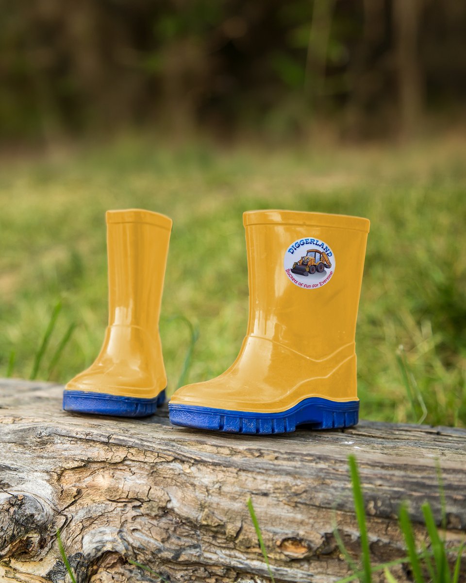 Diggerland_UK's tweet image. What better way to get about than with a pair of Diggerland Wellies? 💛

Grab yours online or instore: diggerland.com/product/digger… 

#GiftIdeas #DiggerMad #RainyDays