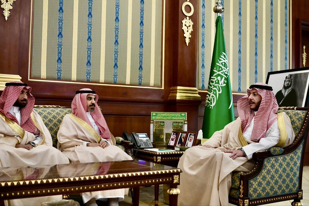 akhbar_med's tweet photo. سمو نائب أمير منطقة #المدينة_المنورة #سعود_بن_نهار يستقبل معالي أمين المنطقة م. فهد البليهشي، ويستمع خلال اللقاء إلى شرح عن أعمال الأمانة وجهود تطوير البنية التحتية والخدمات، بما يعزز جودة الحياة ويدعم مستهدفات #رؤية_السعودية_2030. https://t.co/hKlhGBE0V6