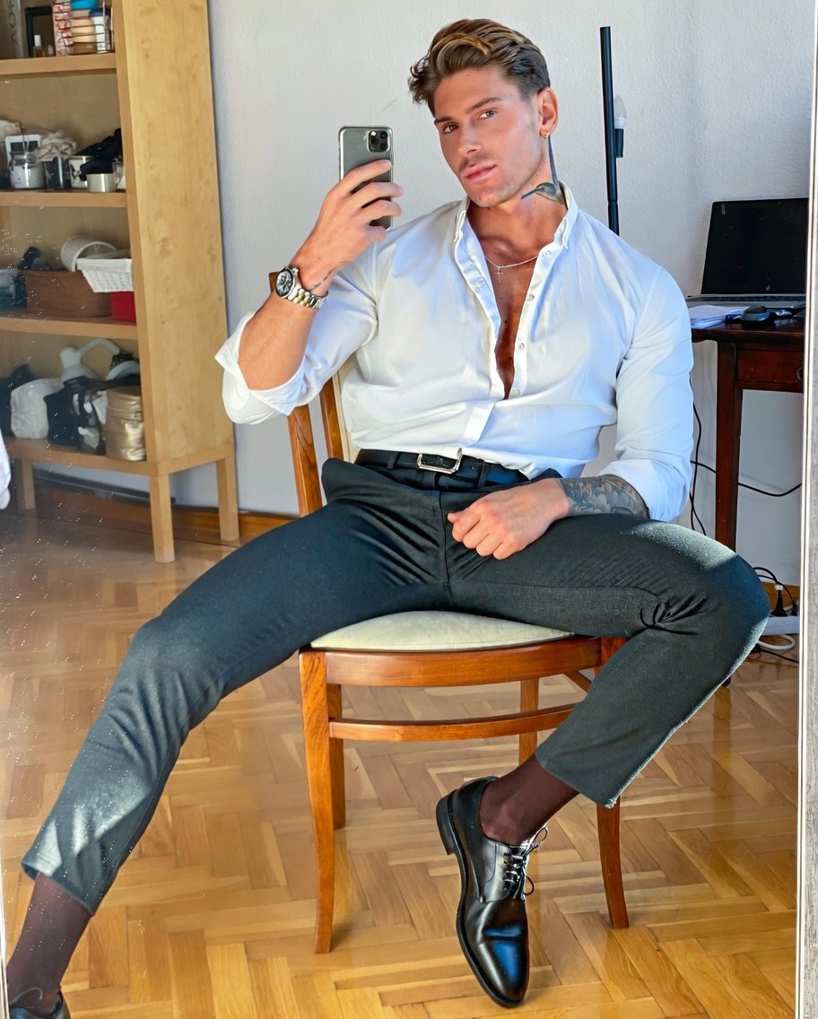 YourSubBoi's tweet photo. Ultra sheer socks https://t.co/GdjI9o1DMz