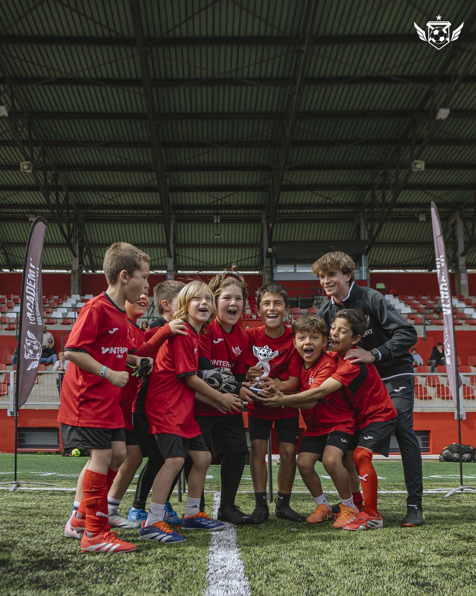 AcademyTF_'s tweet photo. 𝗖𝗢𝗣𝗔 𝗔𝗖𝗔𝗗𝗘𝗠𝗬 ⚽️🏆

Últim dia de campus amb les finals de la 𝗖𝗼𝗽𝗮 𝗔𝗰𝗮𝗱𝗲𝗺𝘆!

Moltes gràcies als més de 70 jugadors i jugadores per formar-ne part! 🙌

#CampusSetmanaSanta #CopaAcademy #HaveFunDreamBig https://t.co/vSz9j0tzqA