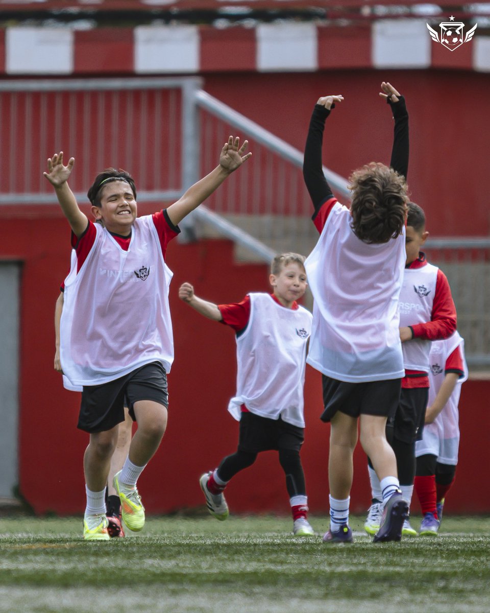 AcademyTF_'s tweet photo. 𝗖𝗢𝗣𝗔 𝗔𝗖𝗔𝗗𝗘𝗠𝗬 ⚽️🏆

Últim dia de campus amb les finals de la 𝗖𝗼𝗽𝗮 𝗔𝗰𝗮𝗱𝗲𝗺𝘆!

Moltes gràcies als més de 70 jugadors i jugadores per formar-ne part! 🙌

#CampusSetmanaSanta #CopaAcademy #HaveFunDreamBig https://t.co/vSz9j0tzqA