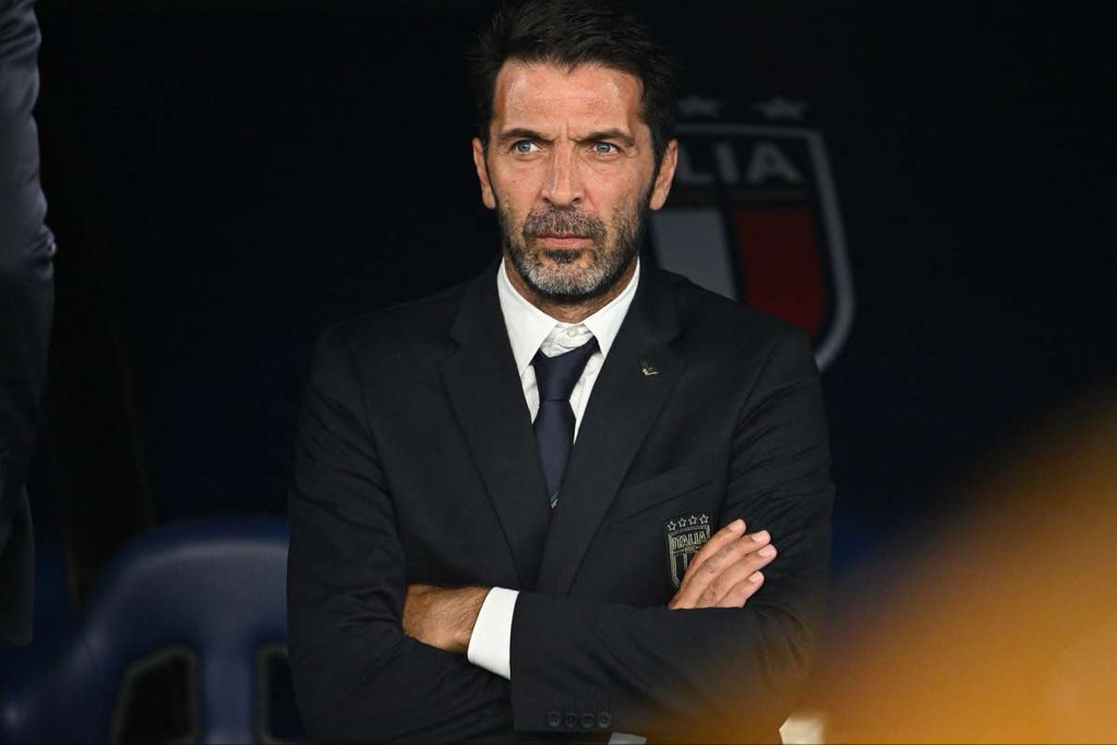 AyobBig's tweet image. بوفون يغادر بعد أن أسس نظاماً يربط الناشئين بالمنتخب الأول (U21): 

"آمنت بسياسة الجدارة والتخصص، وحاولت بناء جسور للتواصل لضمان مستقبل أفضل للمواهب الإيطالية." 🧬💎

#Azzurri #Talent #Future #Coverciano #FIGC