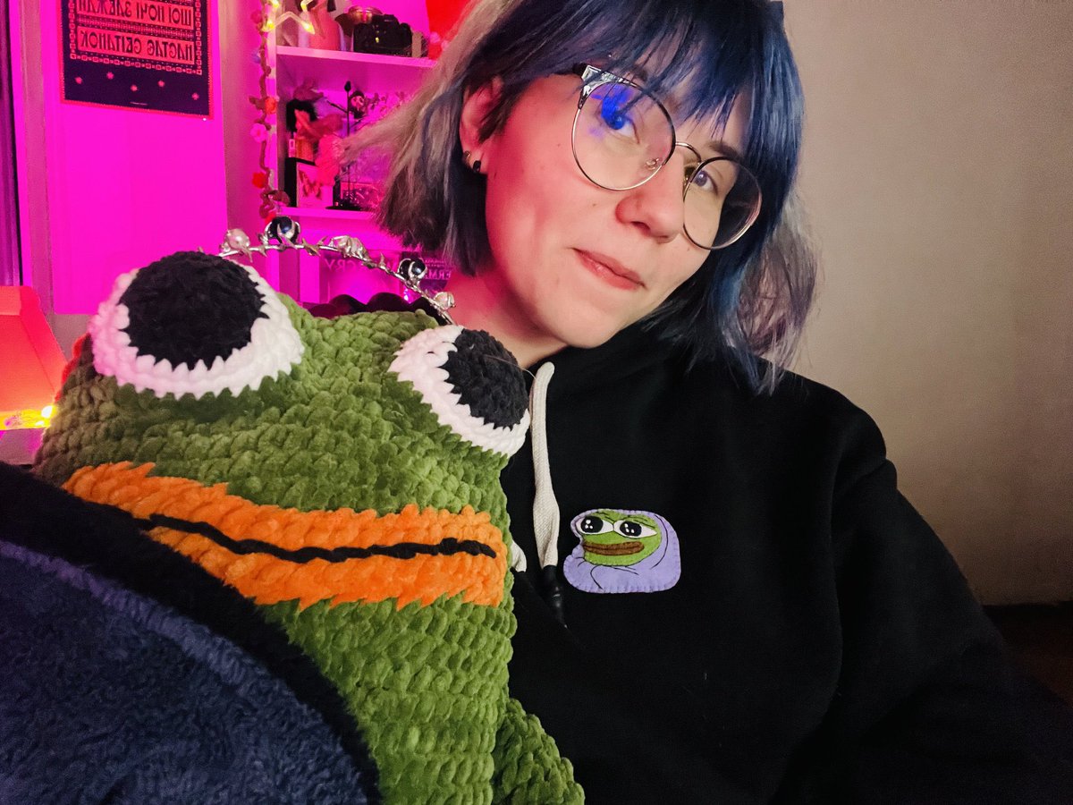 кешенька 🦜 tweet media