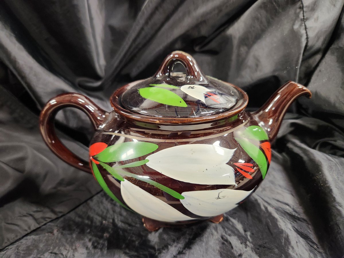 mem_museum's tweet image. THROWBACK THURSDAY!
For our first TBT we thought we'd start with this pretty little electric teapot. It was made circa 1968 by Royal Canadian Art Pottery in Hamilton, ON.
#teapot #electric