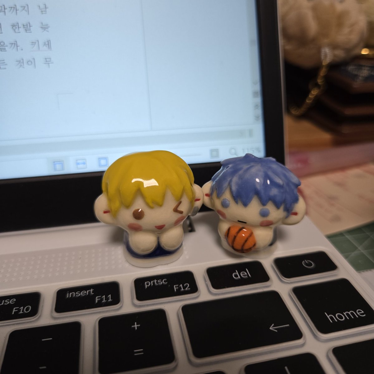 aaanbuuk's tweet photo. 짬짬이 쓰는데 쬐깐한 메이트 있으면 든든하고 그렇다~ https://t.co/sByYE7Weds