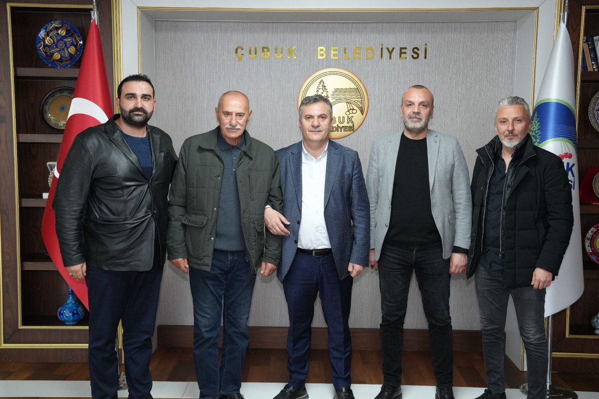avbakidemirbas's tweet image. Polis Akademisi Öğretim Görevlisi, eski Çankaya İlçe Emniyet Müdürümüz Zafer Kalkan ve beraberindeki heyetini belediyemizde ağırladık.

Karşılıklı görüş alışverişinde bulunduk.

Nazik ziyaretleri için kendilerine teşekkür ediyorum.

#Çubuk #BakiDemirbaş