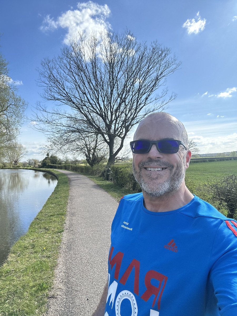 PeterEdwards27's tweet photo. Tempo run on a glorious afternoon @RunComPod
7 miles with 5 of ‘em @ 7:30/mile pace and it felt good - maybe because I made sure I recovered from Sunday!
@Marathon_Mcr
#teammind https://t.co/LoEBABBzY3