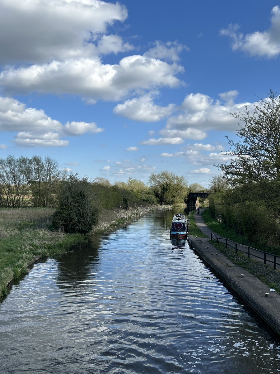 PeterEdwards27's tweet photo. Tempo run on a glorious afternoon @RunComPod
7 miles with 5 of ‘em @ 7:30/mile pace and it felt good - maybe because I made sure I recovered from Sunday!
@Marathon_Mcr
#teammind https://t.co/LoEBABBzY3