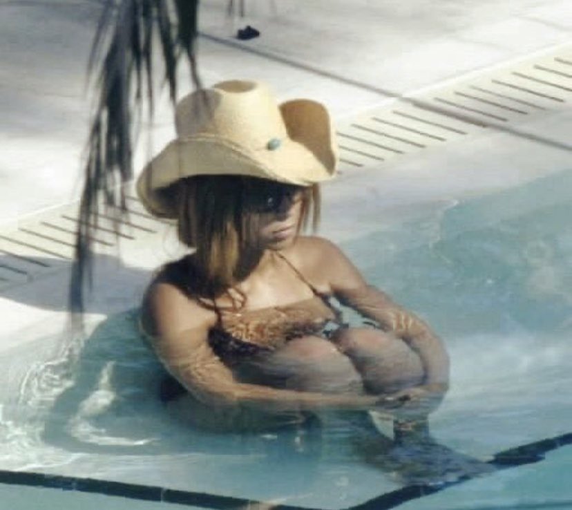 renaissance habeybey✨🐝 tweet media