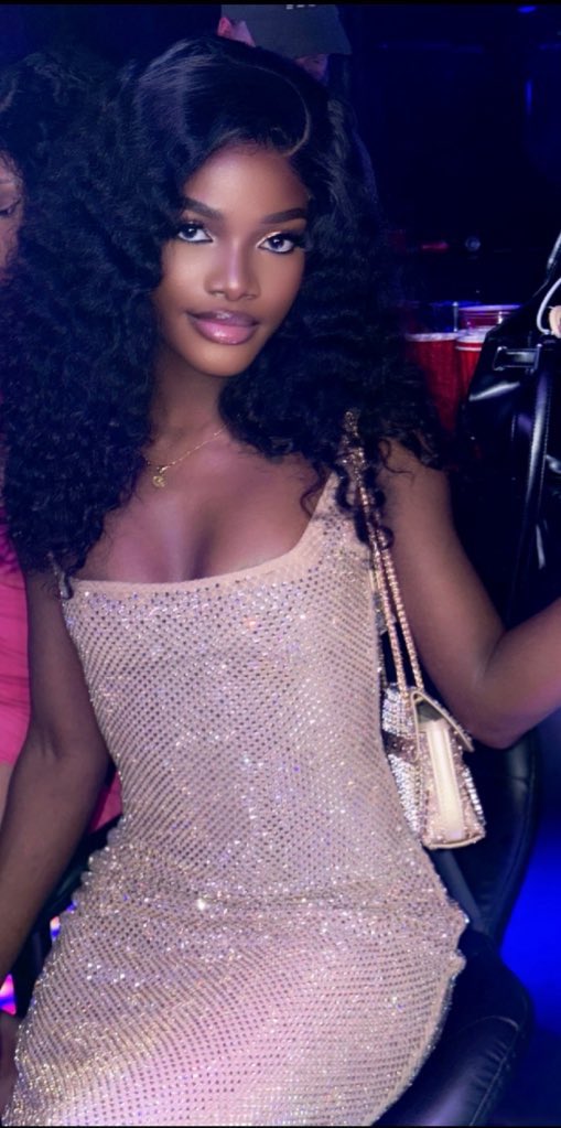 Corporate Baddie ✨ tweet media