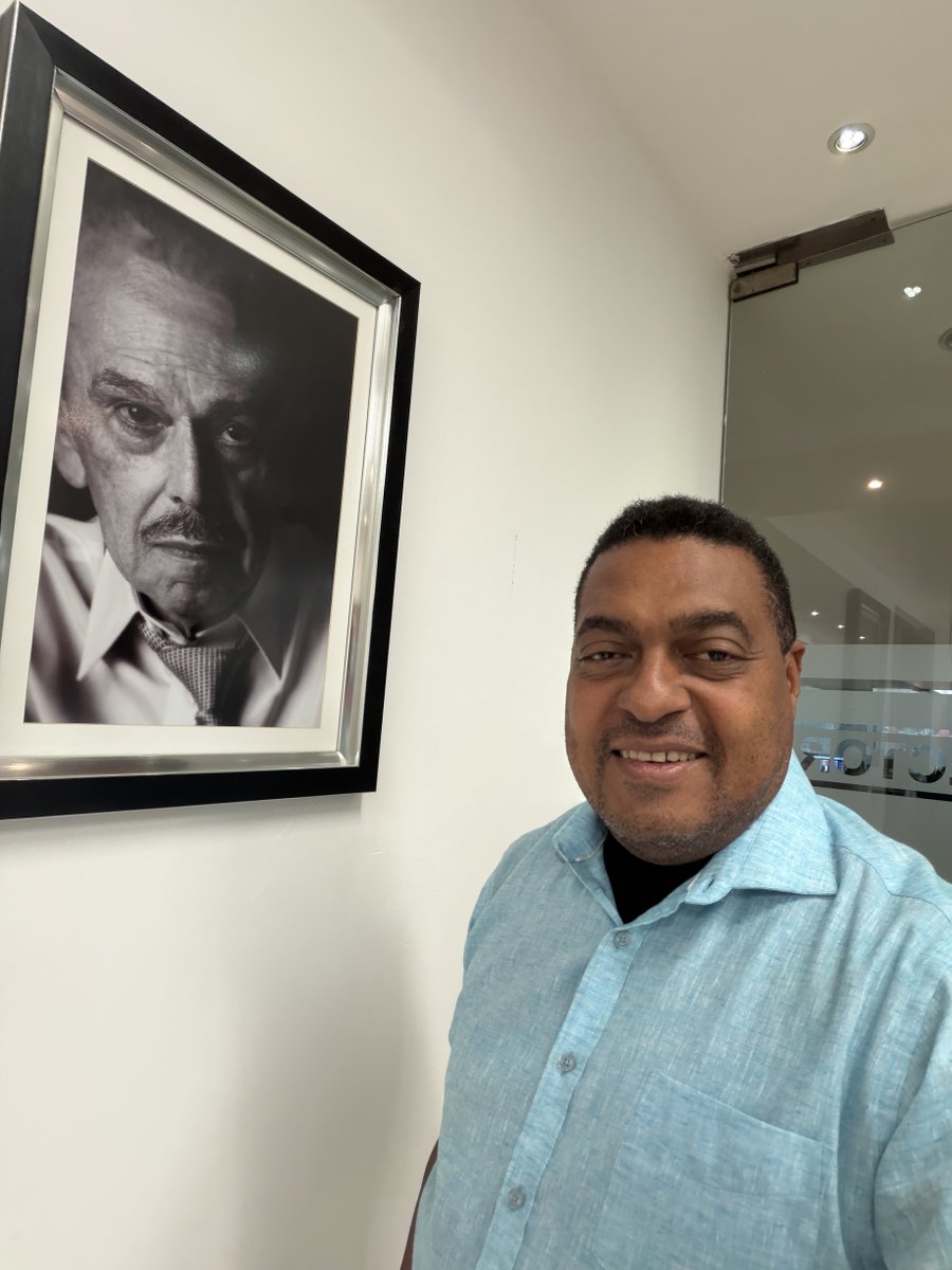 JoseMonegro's tweet photo. Un día como hoy hace nueve años Molina Morillo decidió mudarse a la habitación de al lado. Mantengo su foto en mi oficina, mirando fijamente, recordándome las muchas enseñanzas profesionales y humanas. Lo recuerdo cada día con respeto, cariño y admiración. https://t.co/wlAtWdaCcD