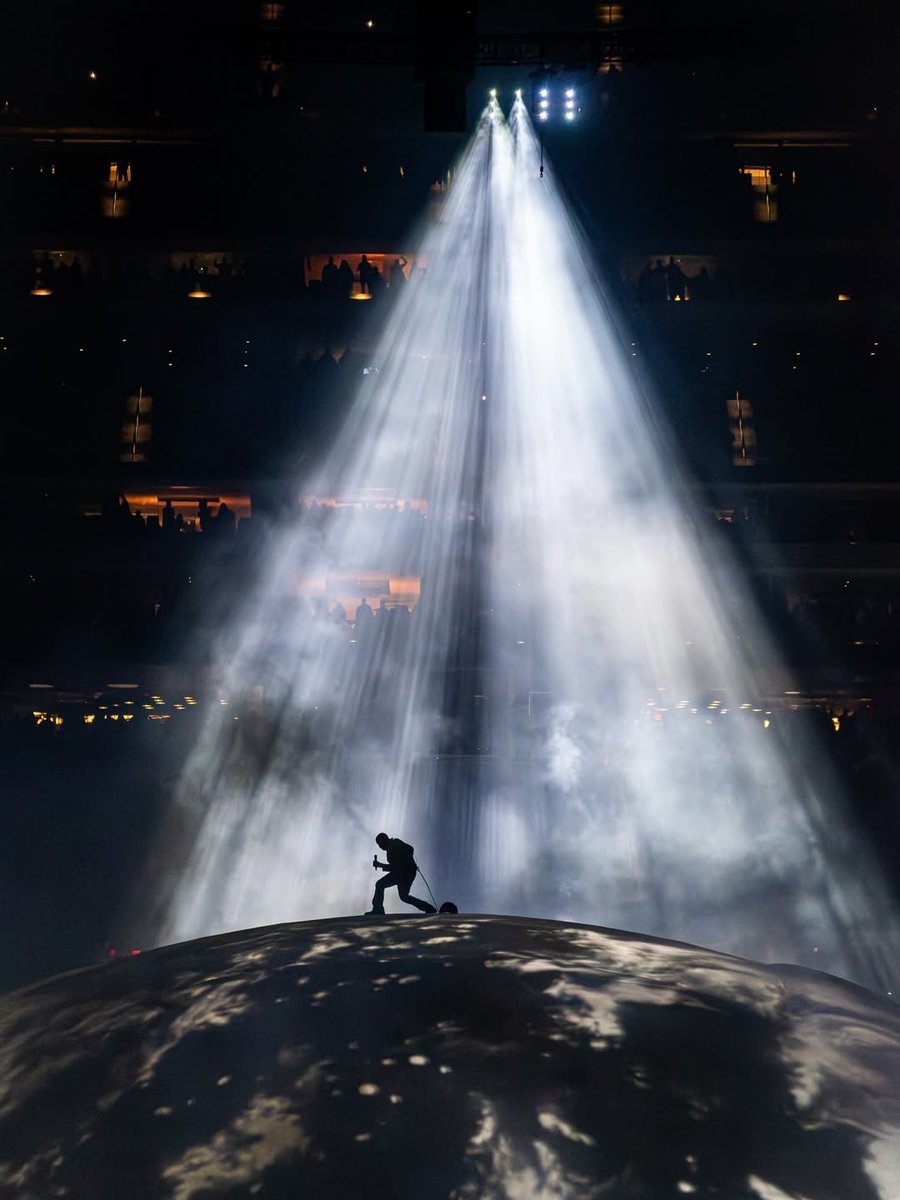 yzyupdates tweet media