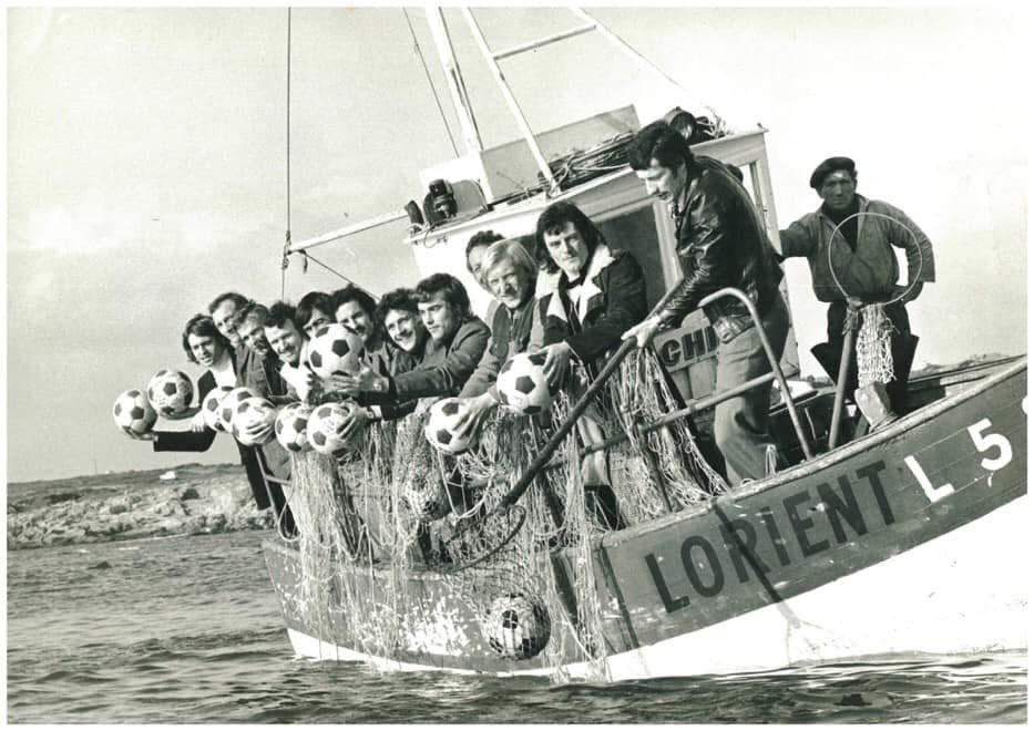 RonanLoas's tweet photo. 100 ans ! Joyeux anniversaire au @FCLorient, 43 ans de fidélité à mon club de cœur et à nos merlus.  

An Oriant Kleub Fobal abaoe 1926 🐟 https://t.co/GY3u6Ky9ax