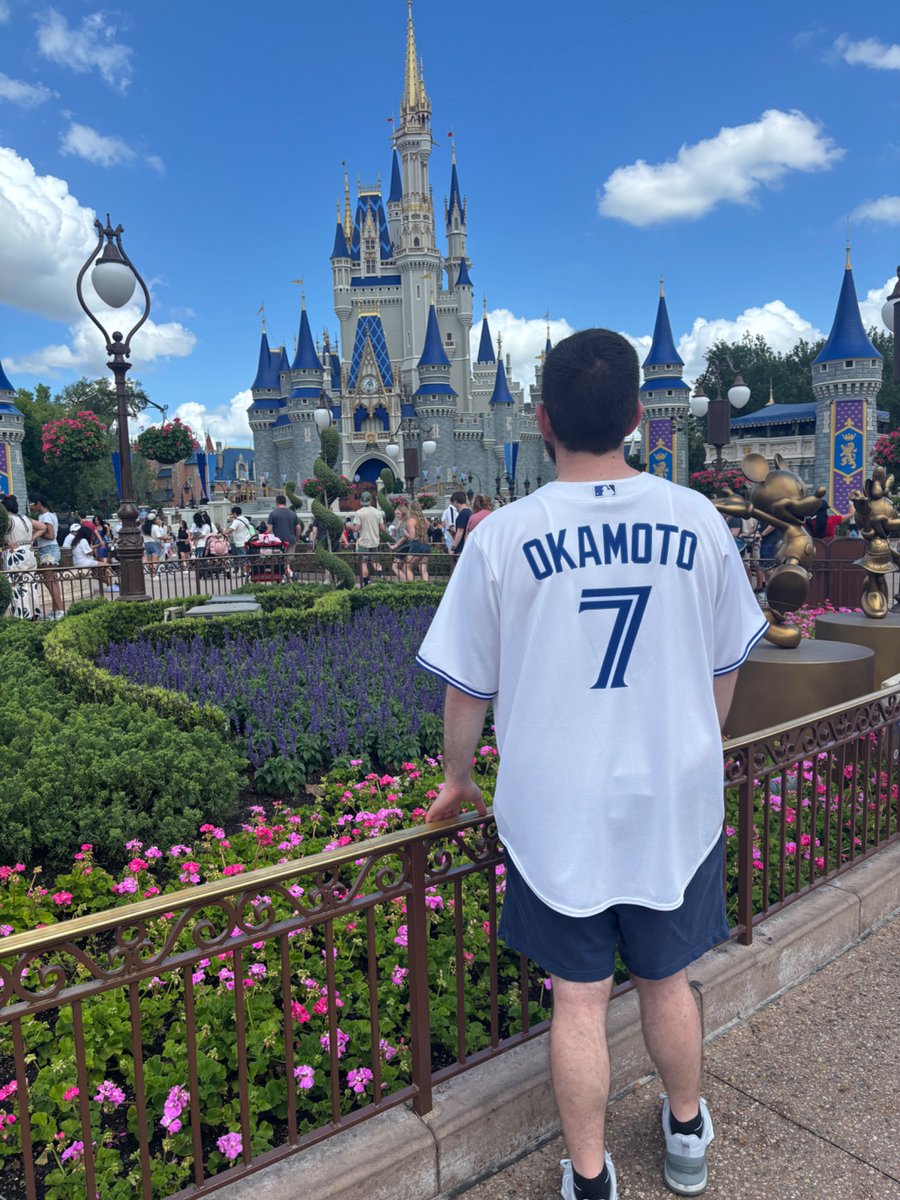 ChaseGauda1's tweet photo. @BlueJays repping the Big Oak Kazuma Okamoto in the Magic Kingdom https://t.co/8epHuqqnSe