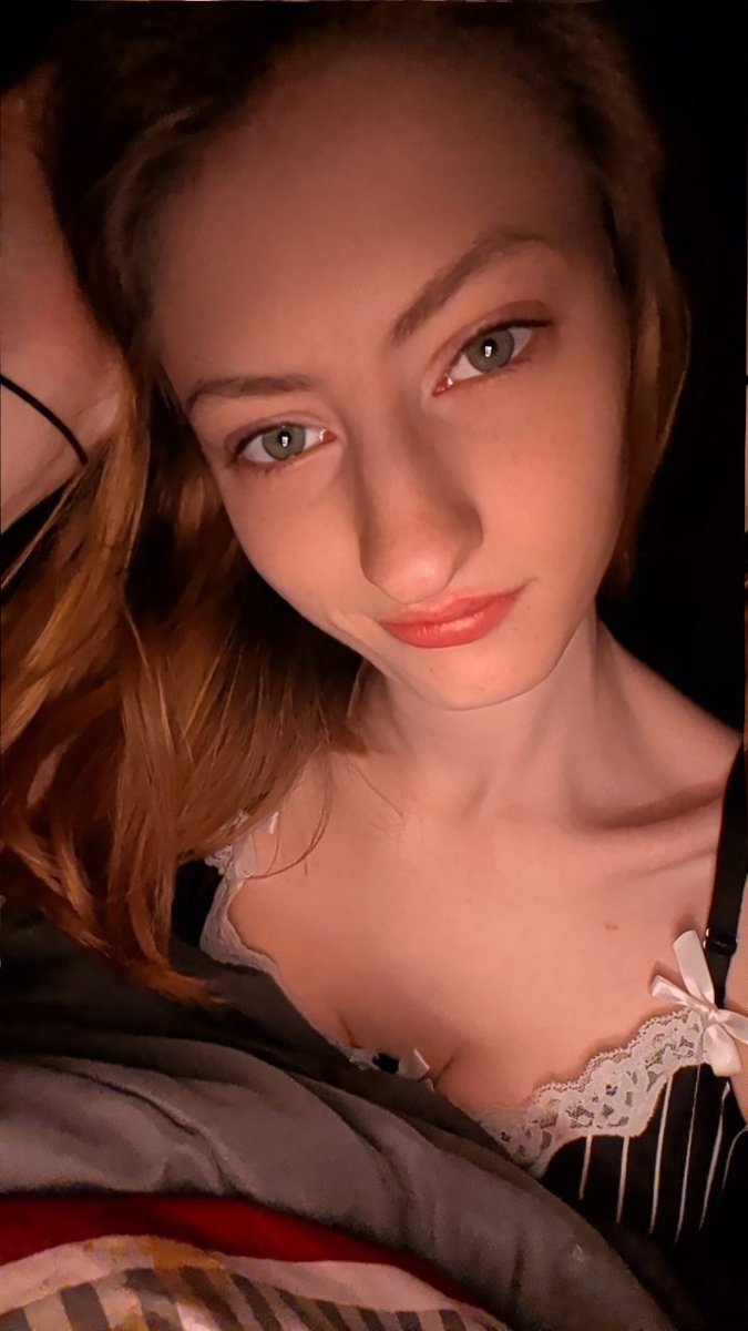 RealQueenpin's tweet photo. Finally got a minute alone… what should I do with it? 🫣 #SoftTease #QuietMoments #FeelingMyself https://t.co/ofyCp5WjJC