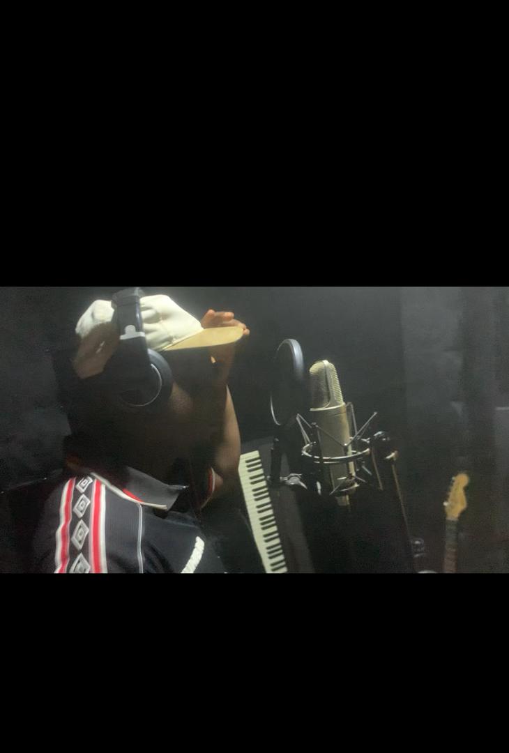 yagz_tbb's tweet photo. “Something crazy happened in this session…
wait till you hear what came out of it 🎶🔥”
@G_winnAepy04 

#StudioSession 
#NextSound 
#MusicInTheMaking 
#ViralSound 
#UndergroundVibes https://t.co/8yInYKT8TI