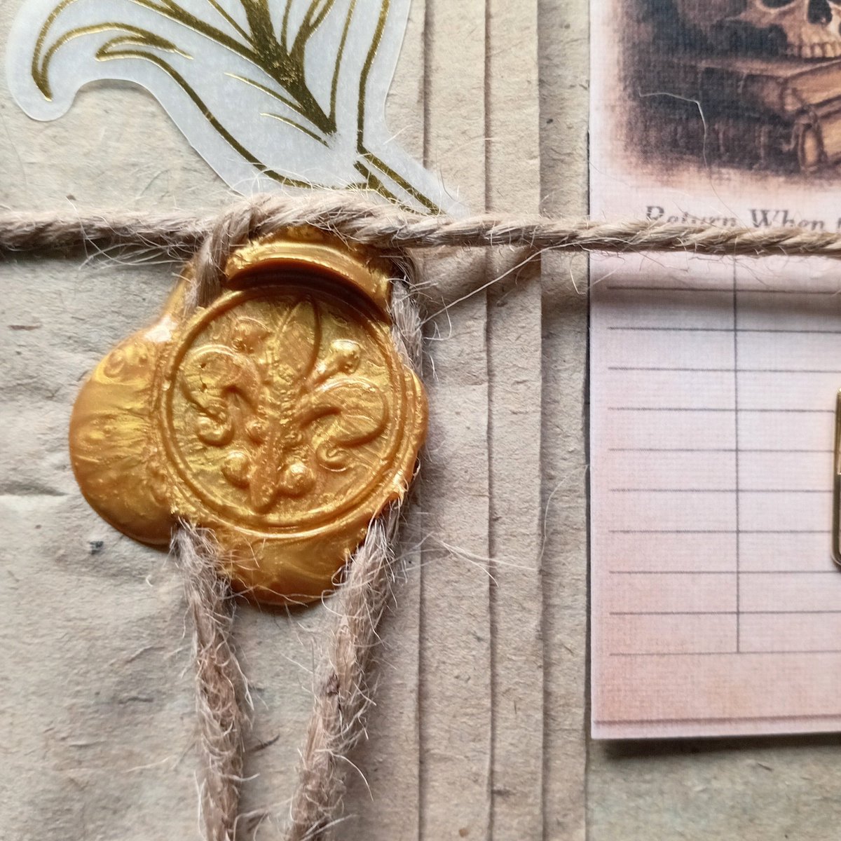 pinpaperstudio's tweet image. A book you don’t choose.
It chooses you.

Sealed. Curated. Rare.

pinpaperstudio.com

#BlindDateWithABook #LuxuryGifts #DarkAcademia #GothicAesthetic