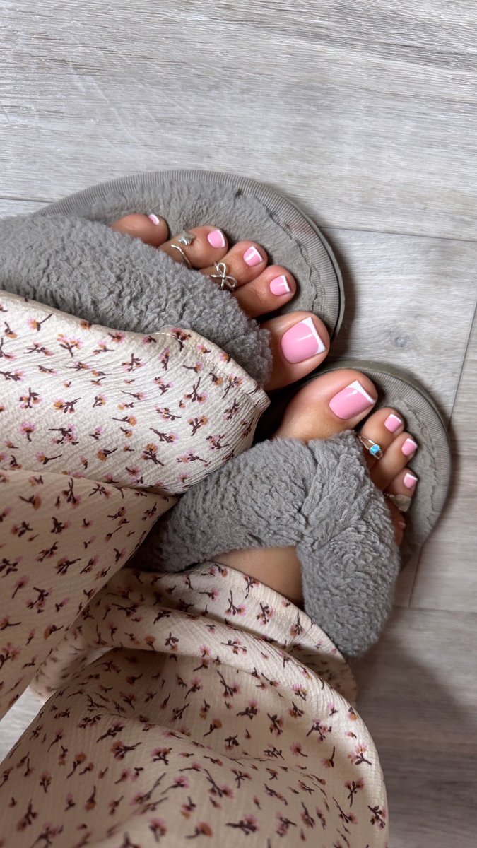 Mariefrenchfeetgirl tweet media