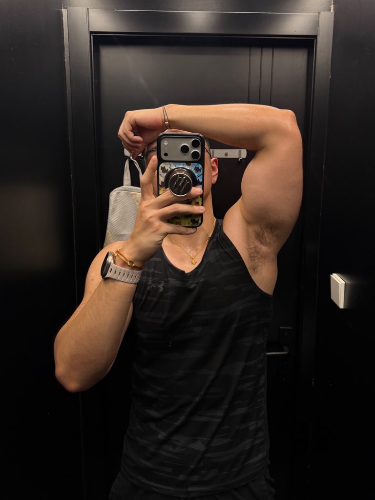 quebaner tweet media