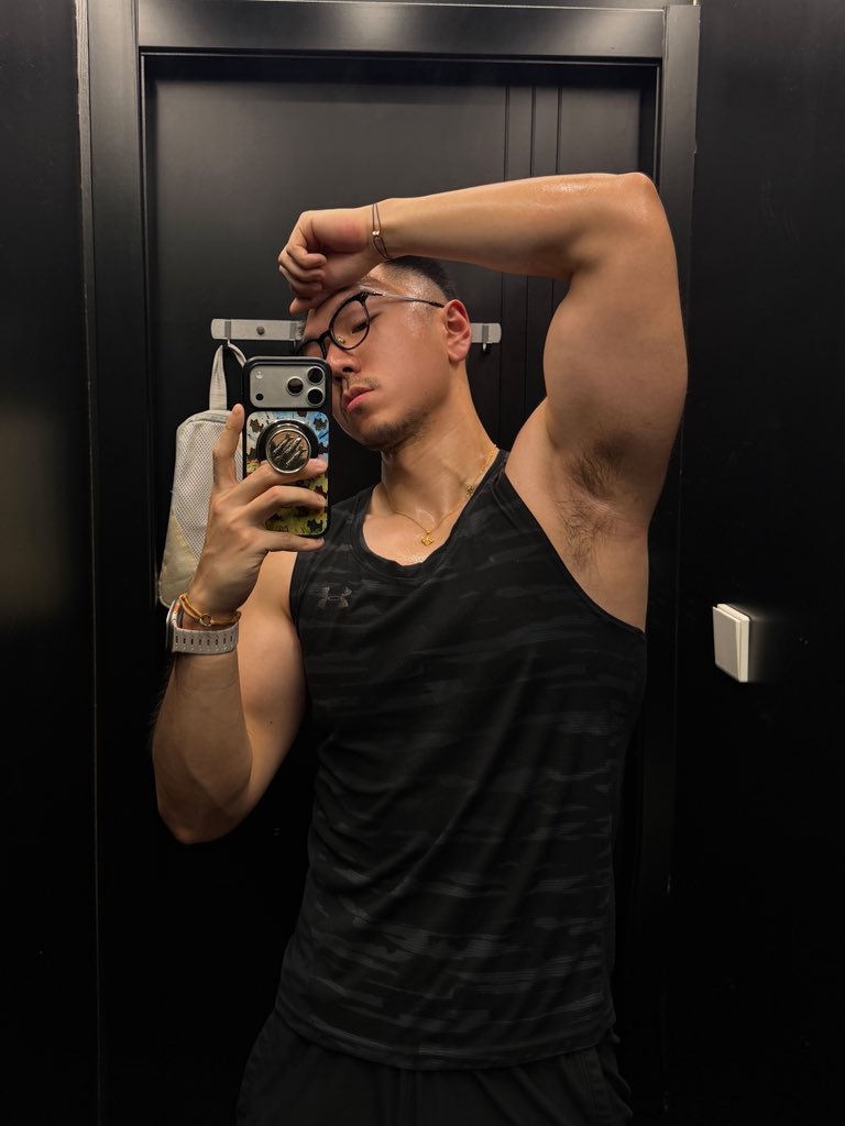 quebaner tweet media