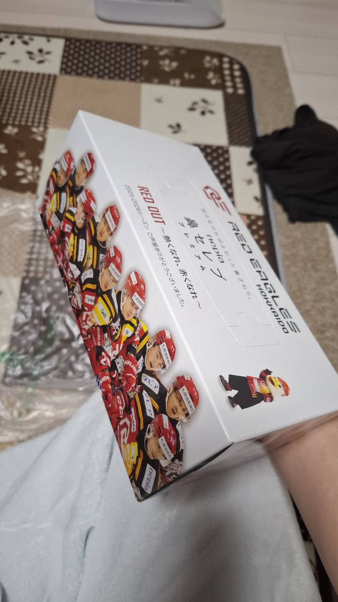帰りに鼻セレブ貰ったけど勿体なくて使えない♥️って思ってたら
2号が鼻セレブは全部私のものだと…
(誰よりも鼻風邪にかかりやすく鼻かみの女王のため)
これは許されない‼️指ひとつ触らせん‼️🤣🤣🤣