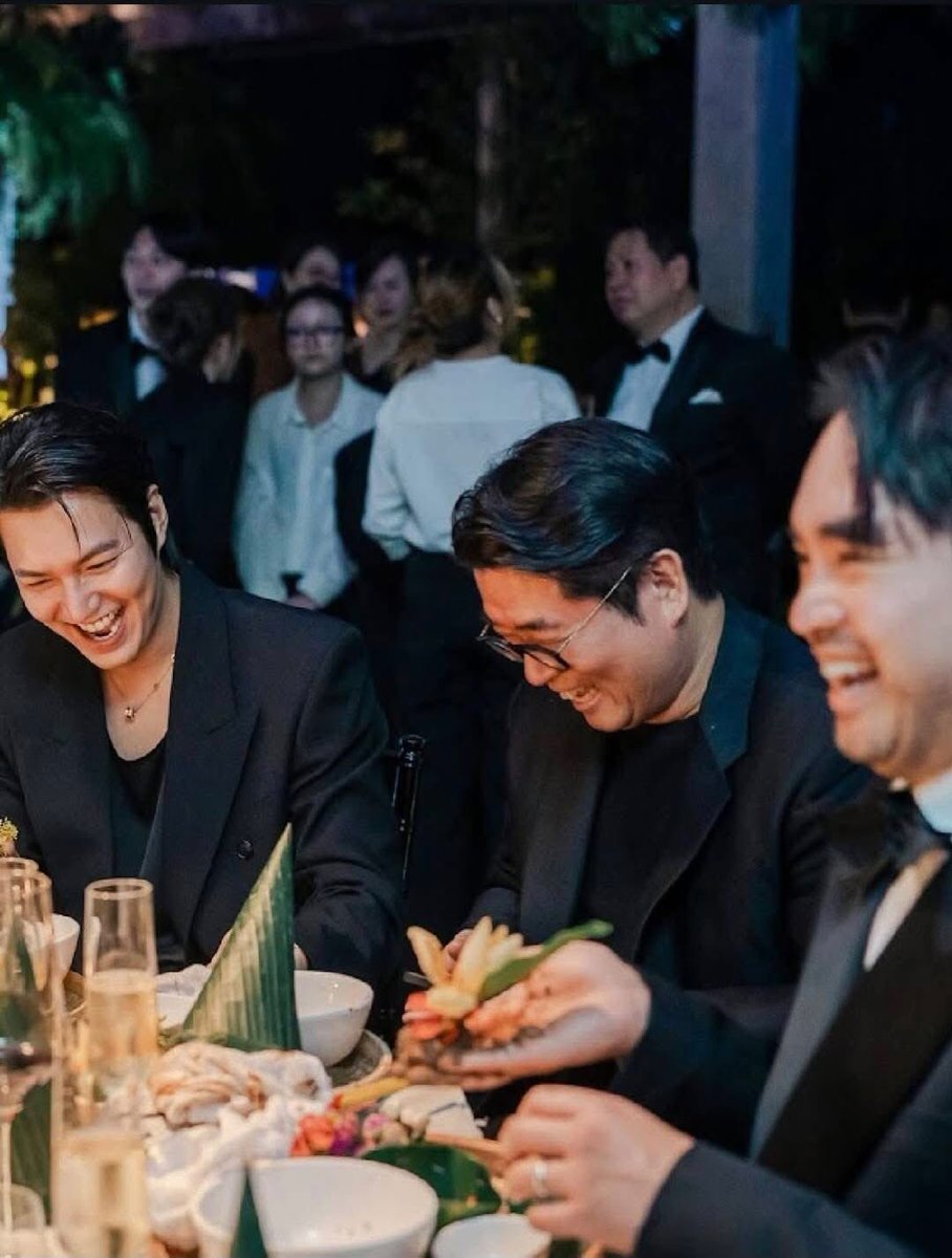 MinozMexOficial's tweet image. Marisa Chearavanont nos comparte en su cuenta de instagram algunas fotos donde aparece #LeeMinHo  en el evento:

‘A Night in the Healing Forest’ in Bangkok Kunsthalle :

#actorleeminho
#이민호 #미노즈
#minoz
#HealingThroughArt #KhaoYaiArtForest