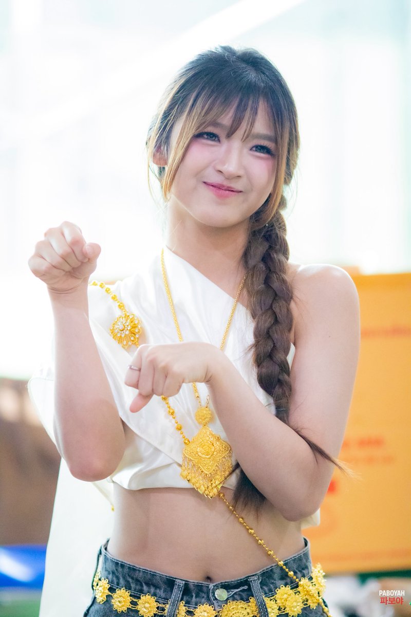 UnclePandaTH's tweet photo. คุณแพรวาชุดไทย 

#BNK48 #CGM48 #PraewBNK48 #BNK48CGM48SummerFest2026 https://t.co/5XglbrIEk0