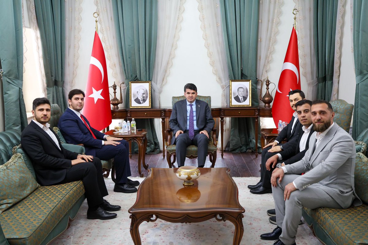 📍Kilis Valiliği

Milli Türk Talebe birliği Kilis İl Başkanımız Serhat Efe Uzunağaç ve yönetim kurulu üyelerimizle Kilis Valimiz Sayın Ömer Kalaylı’yı ziyaret ettik.

Nazik kabulleri için Kilis Valimiz Sayın Ömer Kalaylı’ya teşekkür ederiz.