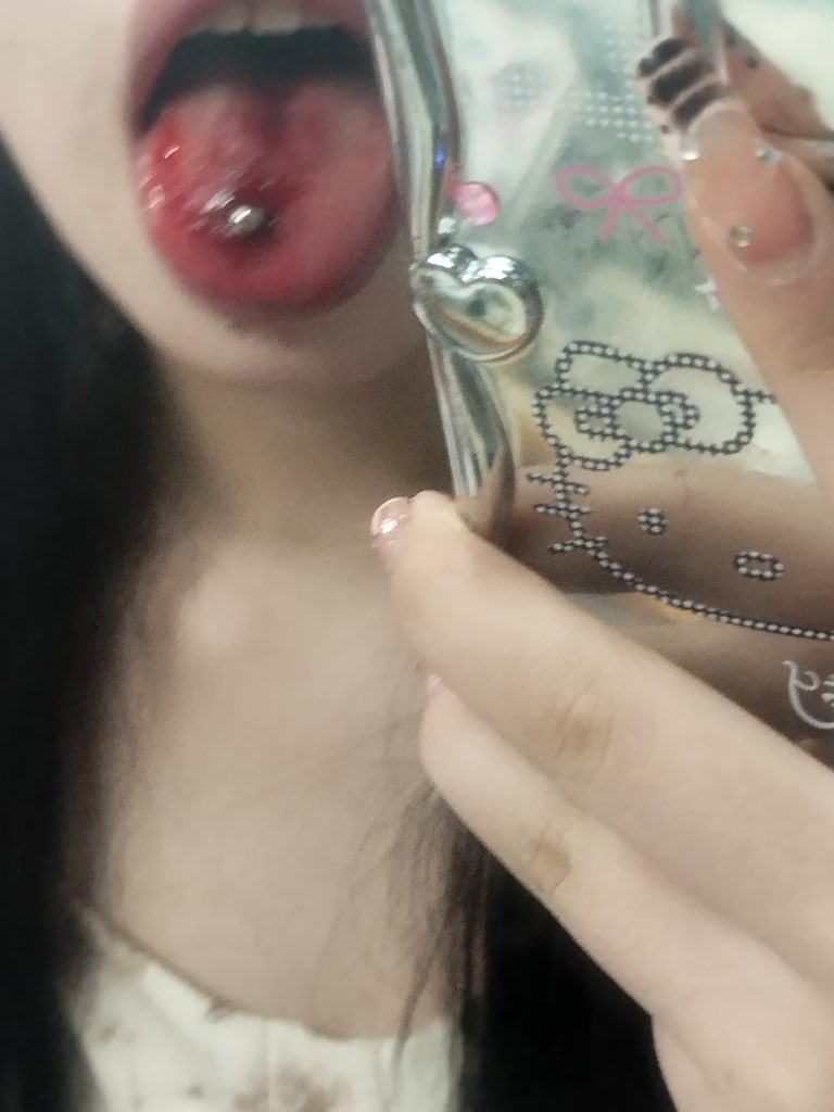 WS0220181815's tweet photo. @licuocuo1 只记得第一次那个老师给我穿到血管上了 一嘴巴全是血 https://t.co/UZvbMDsy4R
