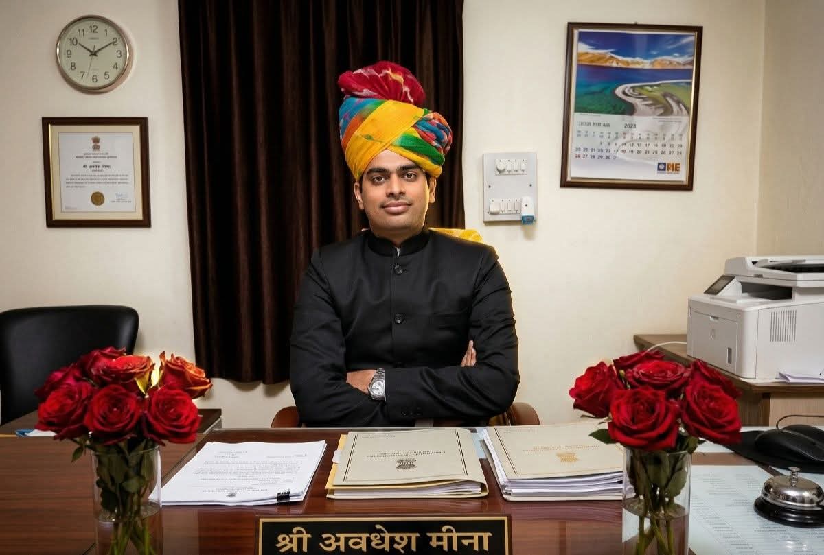 AzadAwazNews's tweet image. IAS अवधेश मीणा होंगे डीडवाना-कुचामन के नए कलेक्टर! 

राजस्थान सरकार द्वारा जारी नवीनतम तबादला सूची में अवधेश मीणा को डीडवाना-कुचामन की जिम्मेदारी सौंपी गई है। 
 #Didwana #IASOfficer #TheAzadAwaz