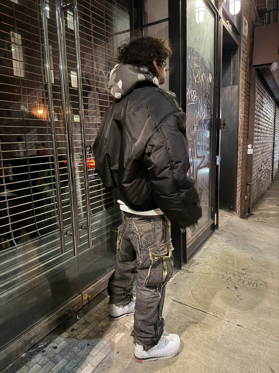 dunnocarli's tweet photo. my shoes big to fill like ‘14 Raf https://t.co/GkOYZfnzw4