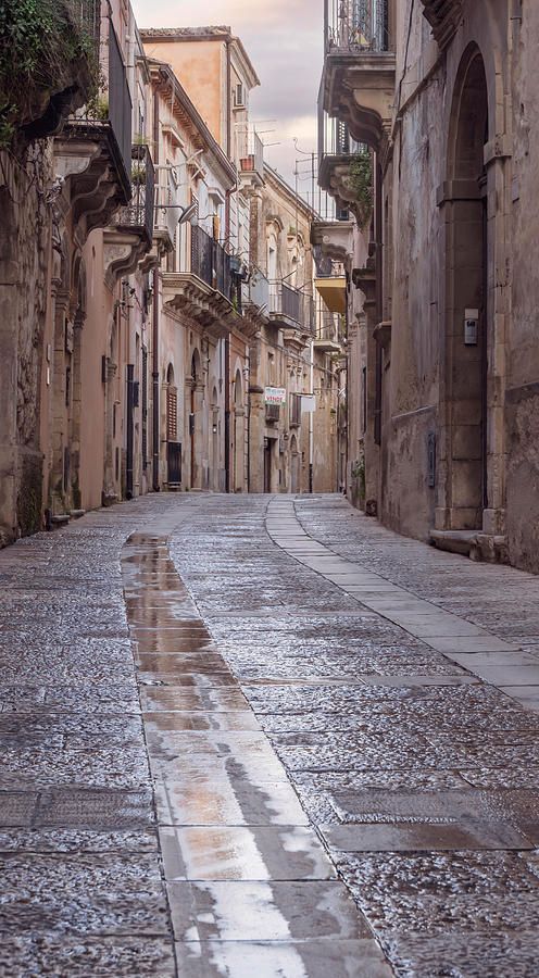 joancarroll's tweet image. Early Morning Ragusa Sicily 2! buff.ly/3QcYPvf  #ragusa #ragusaibla #sicily #italy #oldtown #streets #cityscape #neighborhood #Travel #travelphotography #giftideas @joancarroll