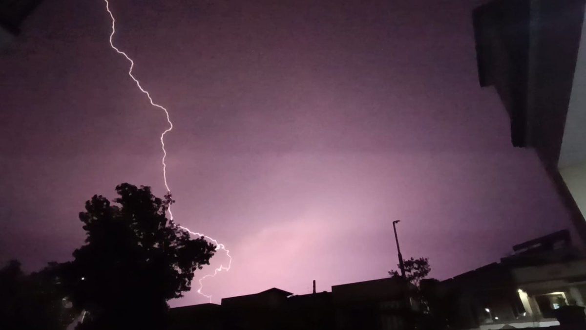 GulKashif1's tweet image. Multan's weather today 🌩️🌧️
It was really scary 😦
#Multan #ملتان