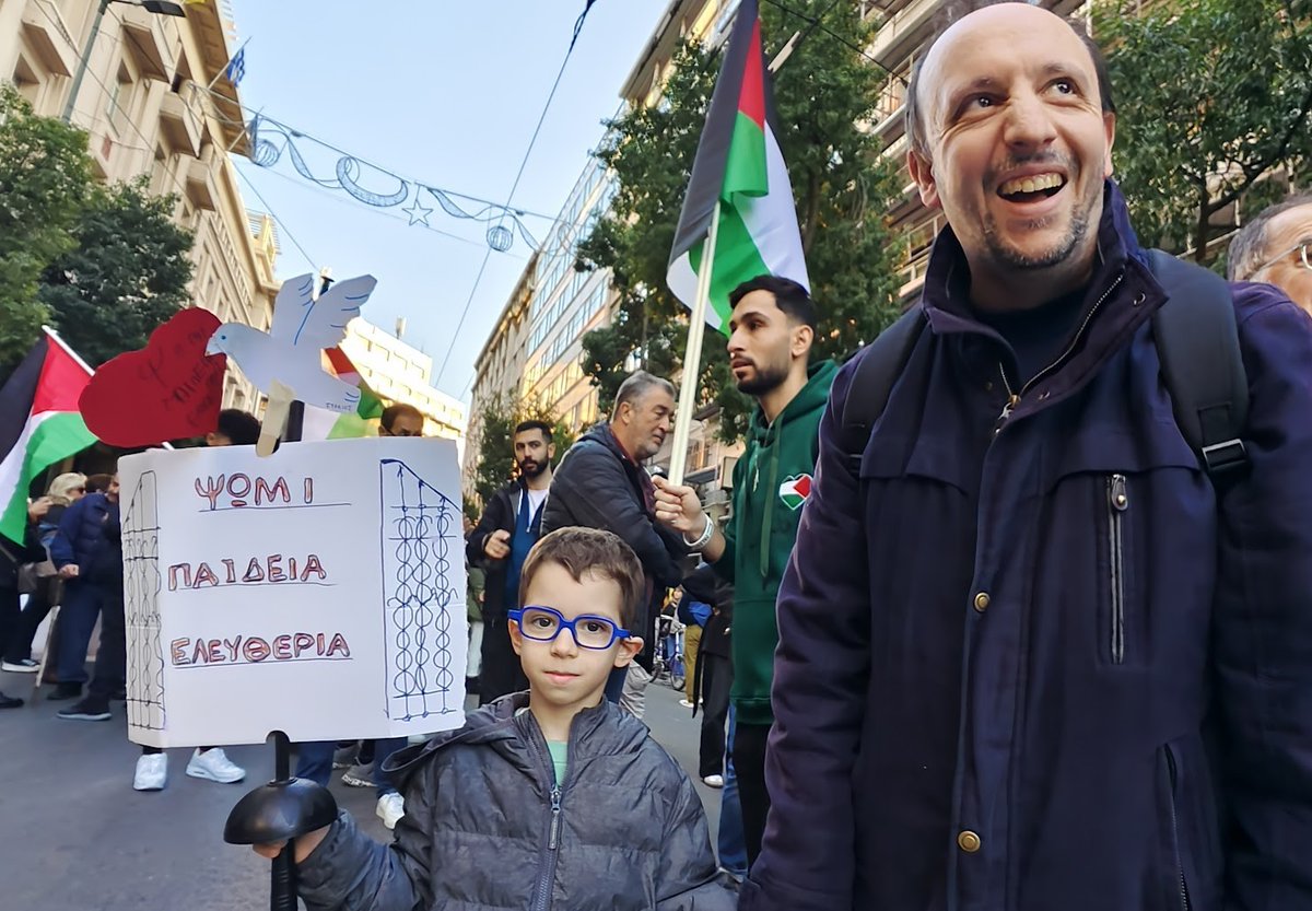 Ο Γιάννης Μπρούζος δεν είναι πια μαζί μας.
Συνέχισε τον αγώνα μέχρι την τελευταία στιγμή.
Και άφησε στο παιδί του την πιο πολύτιμη κληρονομιά.

Να συνεχίσουμε τον αγώνα του για συλλογικότητα, αγάπη και ελευθερία.

Και να γίνουμε μια αγκαλιά αλληλεγγύης για την οικογένειά του με