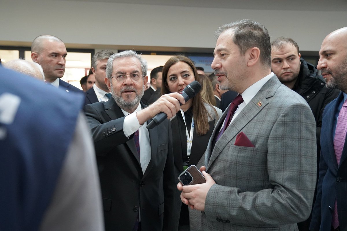tagemgovtr's tweet photo. “Ziraat Teknolojileri ve Sürdürülebilir Tarım Proje Pazarı”na Katılım Sağladık
Ankara Üniversitesi ev sahipliğinde düzenlenen etkinlikte; akademi, kamu ve özel sektör temsilcileri bir araya geldi.
Panele konuşmacı olarak katılım sağlayan Genel Müdürümüz Sayın Dr. M. Altuğ ATALAY; tarımda teknoloji ve sürdürülebilirliğin önemine dikkat çekerek bilimsel bilginin sahaya aktarılmasının ve yenilikçi projelerin desteklenmesinin sektörün geleceği açısından kritik öneme sahip olduğunu vurguladı.
TAGEM’e bağlı araştırma enstitülerimiz tarafından kurulan stantlarda yürütülen çalışmalar katılımcılarla paylaşıldı.
Etkinlik, tarım sektörünün geleceğine yön verecek yenilikçi fikirlerin buluştuğu önemli bir platform oldu.
Panellerde sektör ve akademi temsilcileri bilgi ve tecrübelerini paylaşırken, fuaye alanında sergilenen projeler yoğun ilgi gördü.
@TCTarim 
@tagemgovtr 
@AnkaraUni
