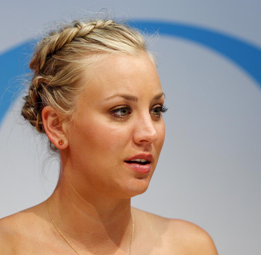 Kaley Cuoco tweet media