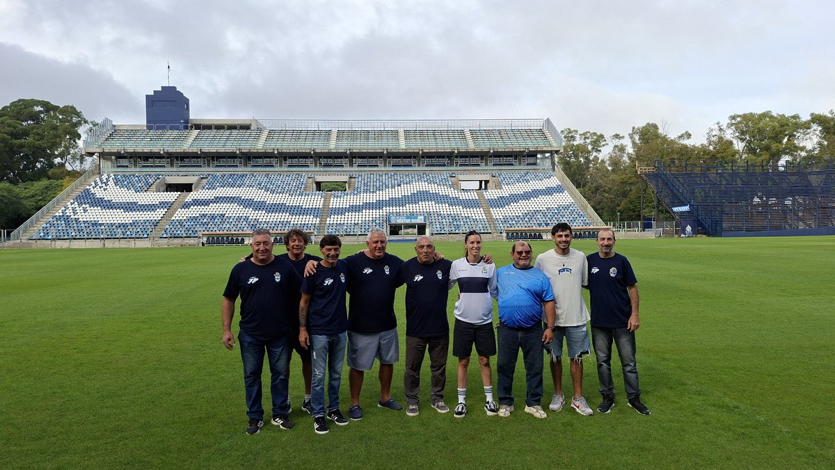 Nuestros héroes son de verdad, y el homenaje nunca es suficiente.

Ejercitemos la honra.

2 de abril. Malvinas, argentinas 🇦🇷

<a href="/gimnasiaoficial/">Club de Gimnasia y Esgrima La Plata</a>