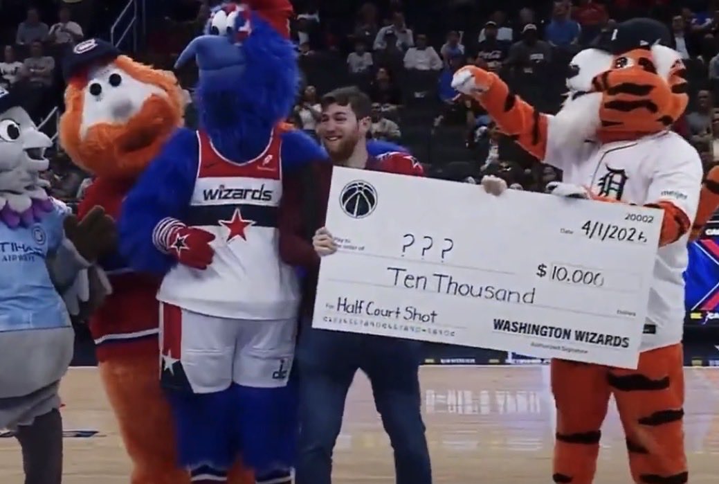 FearBuck tweet media