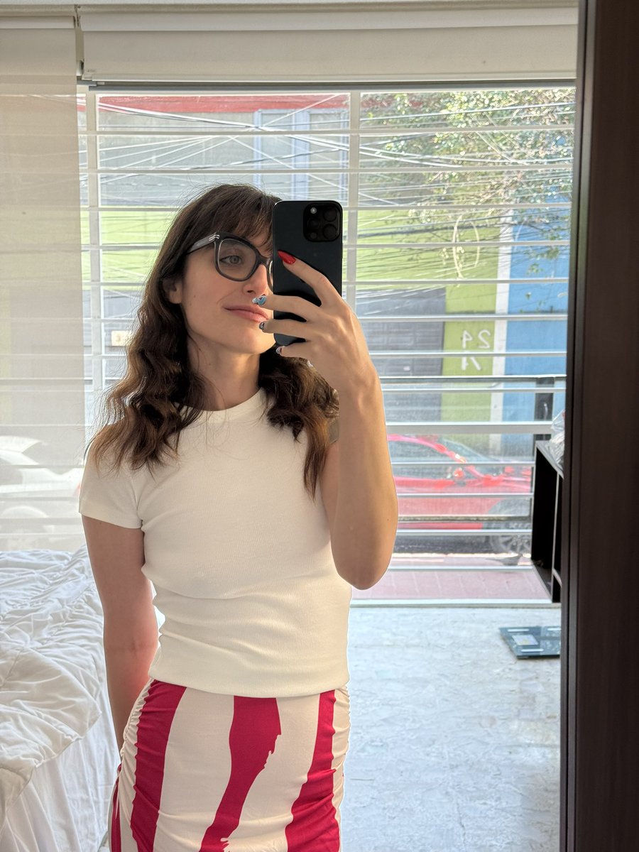 Elizabeth Tolstenko tweet media