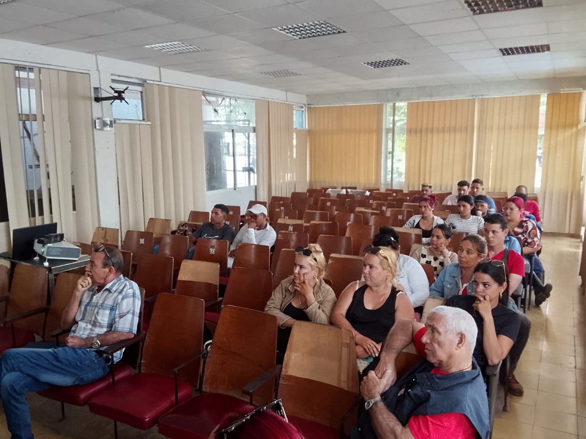 ermpvc's tweet photo. 💬 La Empresa de Materias Primas VC realizó un conversatorio con los jóvenes del centro, junto al Secretariado del Comité del Partido y varios cuadros. 💙 Un espacio de diálogo, ideas y compromiso para seguir avanzando juntos.@orlandomorfi @cubarecicla https://t.co/A9XSfvgWdG