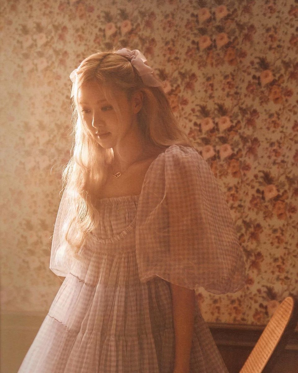 My golden Rosievn tweet media