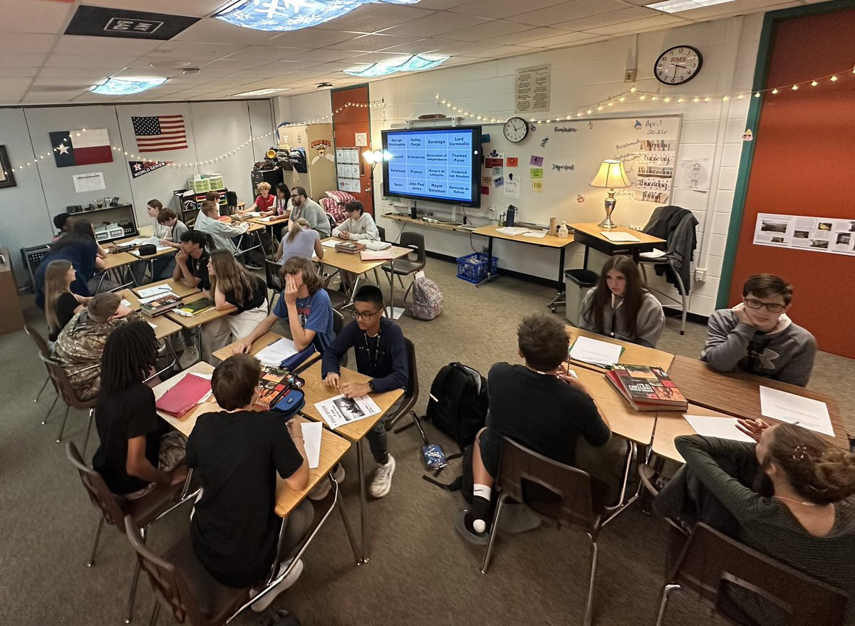 HistoryPearce's tweet photo. Our @HumbleISD_RMS 8th grade US History classes kicked off their American Revolution review with some Vocabulary Power Grid #RockinReview @humble_SocSt https://t.co/EVHfAdbIlu