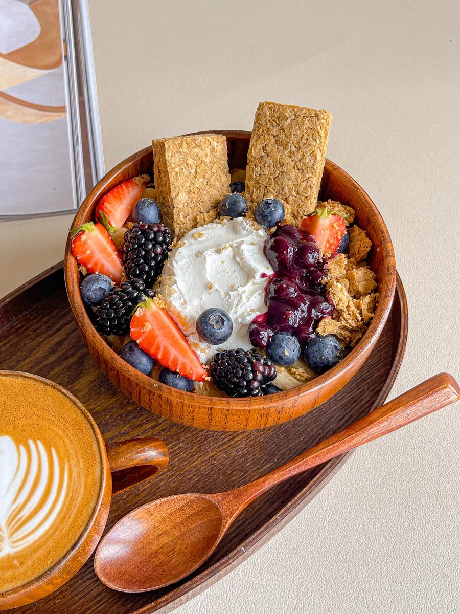 TerryUdell's tweet photo. Sunny morning + fresh berry bowl = my happy start https://t.co/5dLCoBintz