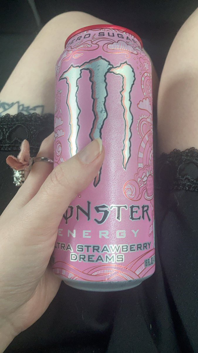 Graduated my mental health program today so I got myself some pink monster as a reward 🎀 
#jiraikei #jiraitwt